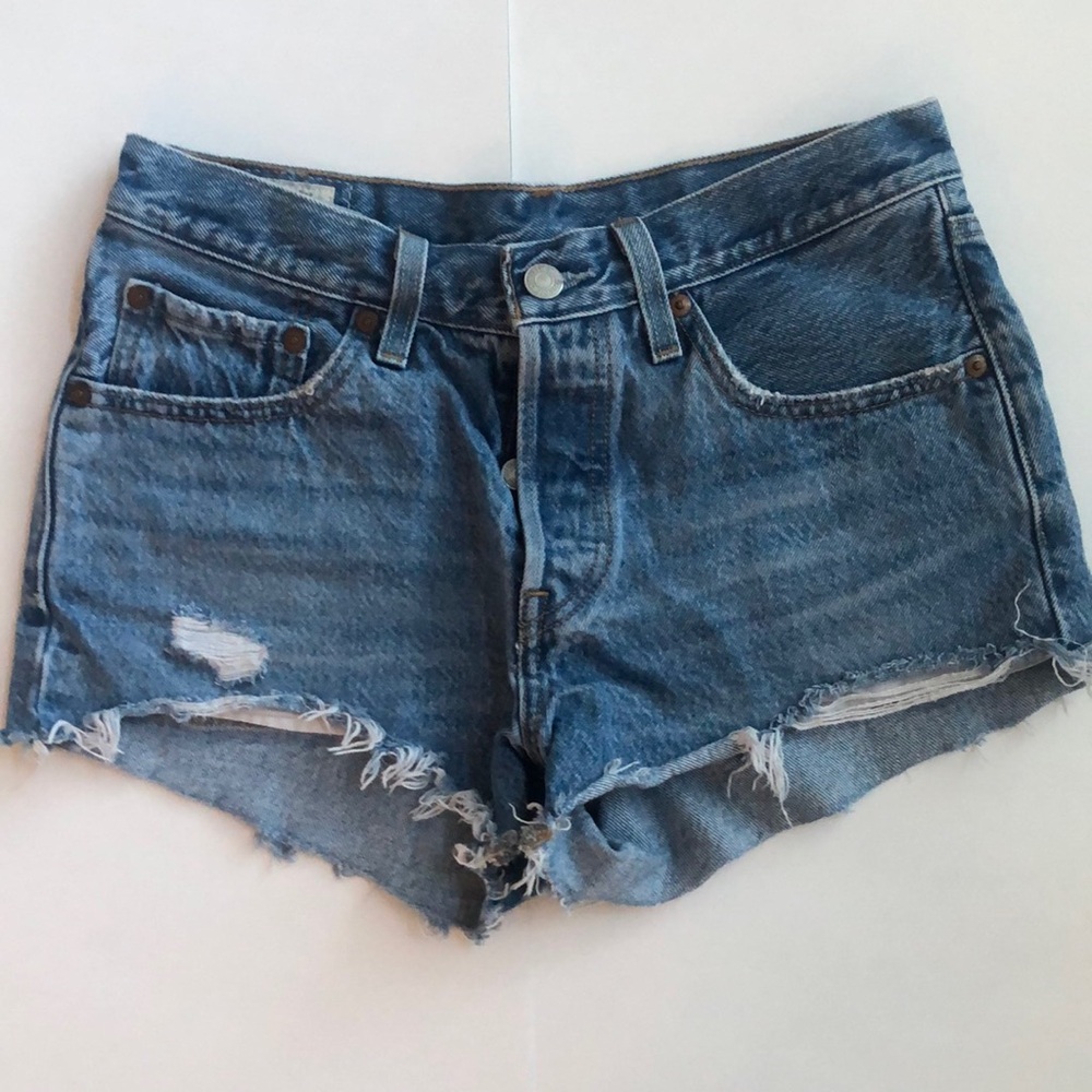 Levi’s 501 button fly shorts Size 26